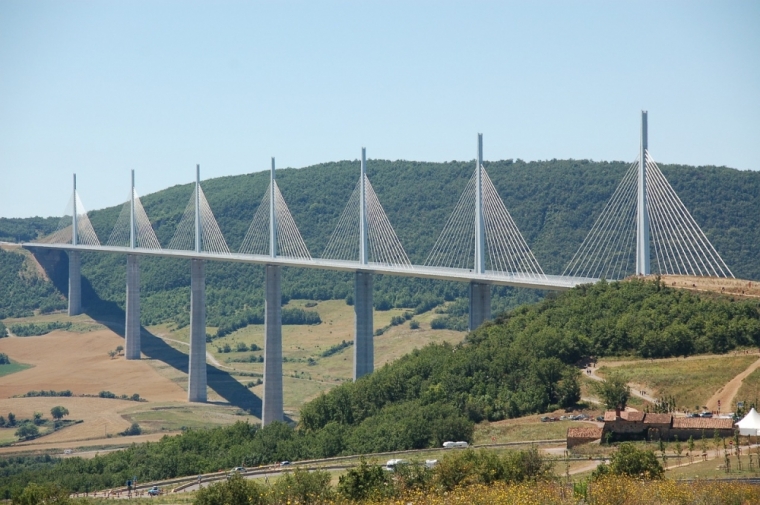 Taxi pour transport vers viaduc de Millau depuis Biganos, Biganos, Taxi Wissal